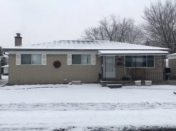 21547 Raymond St, Saint Clair Shores, MI 48082