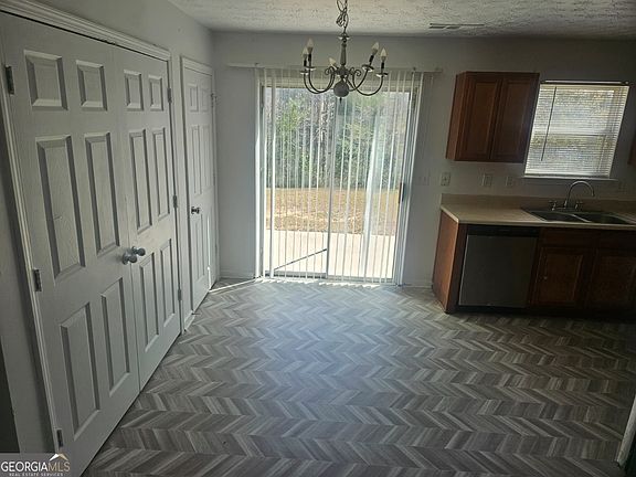 3rd image of 9432 Lakeview Rd #53