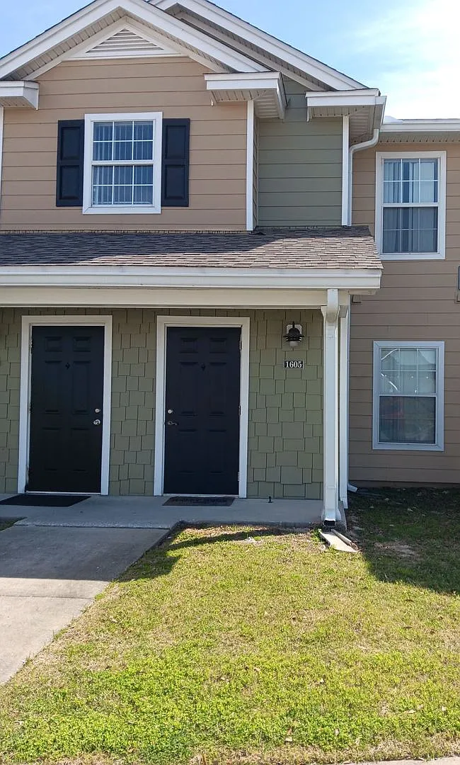 Beautiful Townhome in the Gated Community of Nautilus Cove! *Water/Sewer, Garbage & Lawncare Incl... — Photo 1