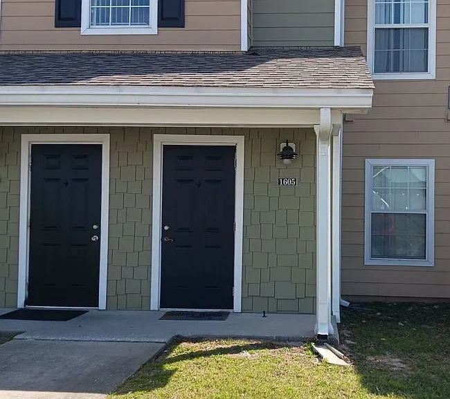 1605 Cape Cod Dr — Photo 1