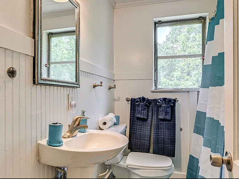 611 Austin Dr — Photo 2