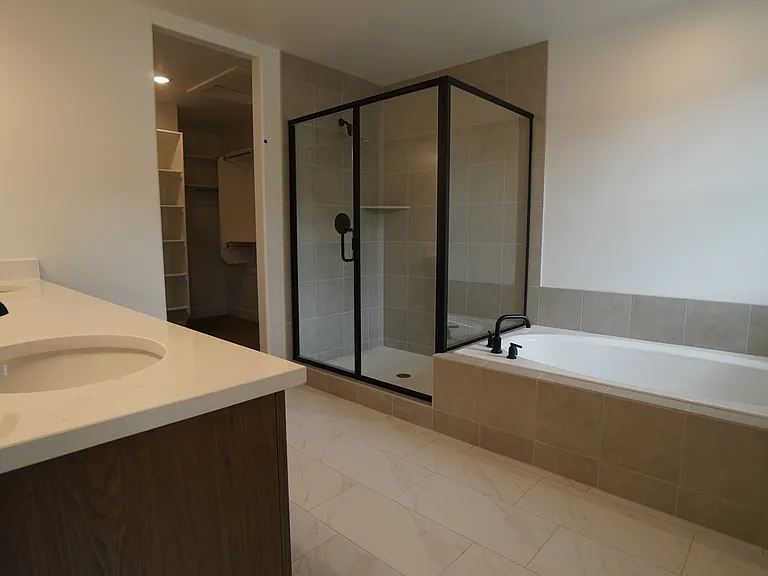 325 N Liberty Ave — Photo 19