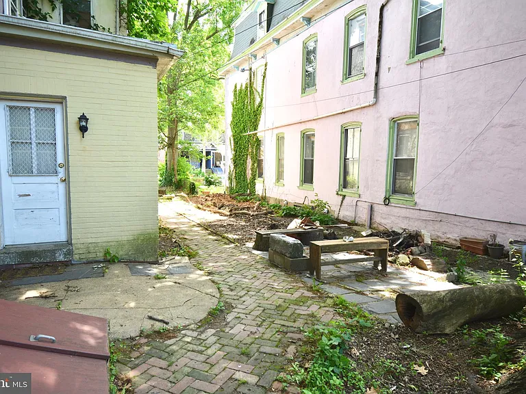 235 W Rittenhouse St #1B — Photo 9