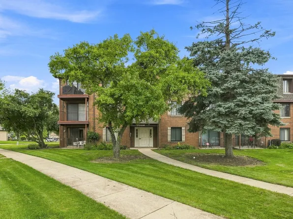 700 N Briar Hill Ln APT 5, Addison, IL 60101