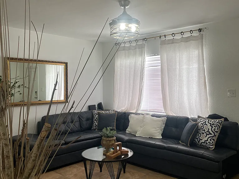 2216 Lakeview St — Photo 3