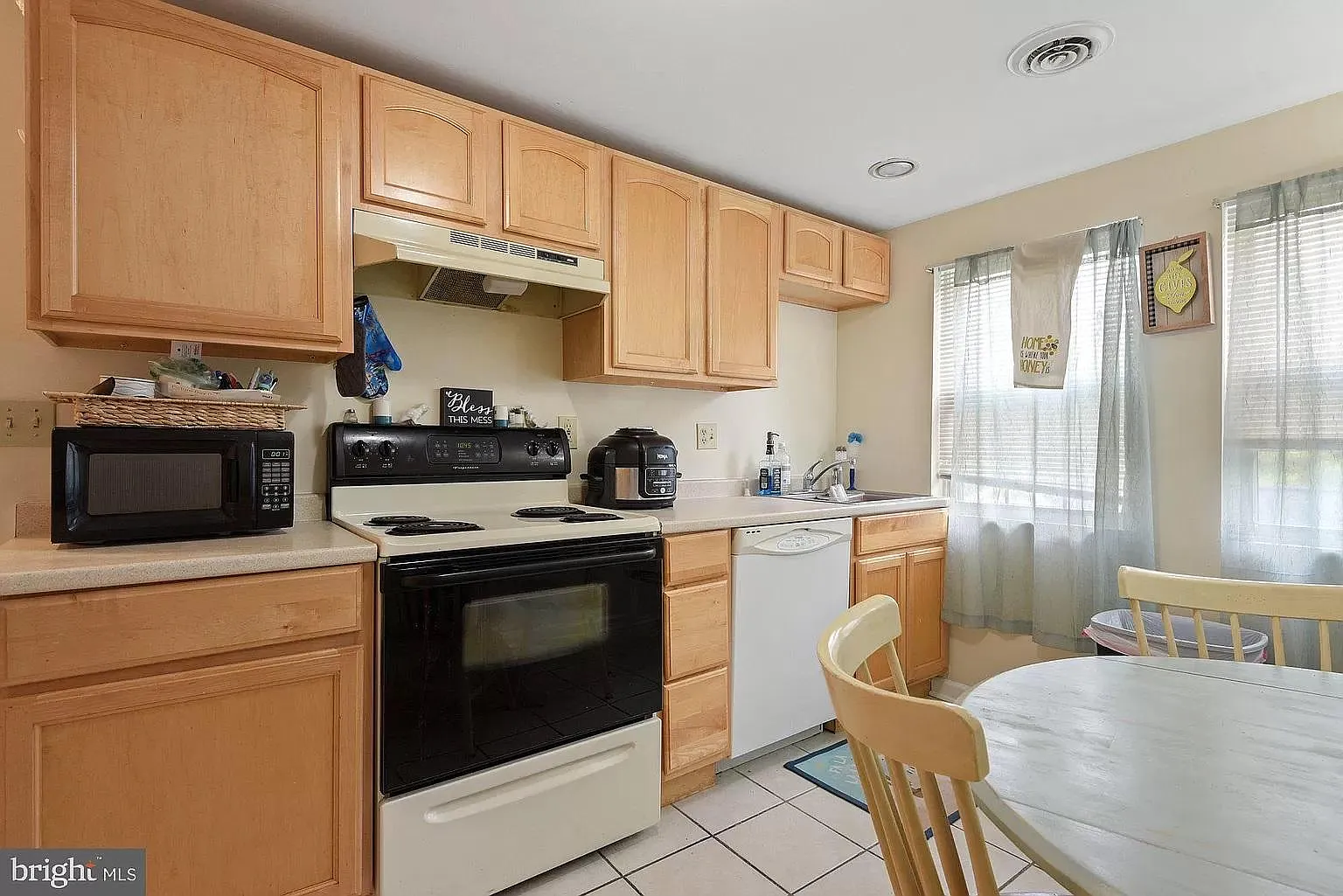 2 bed, $1,600 — Photo 3