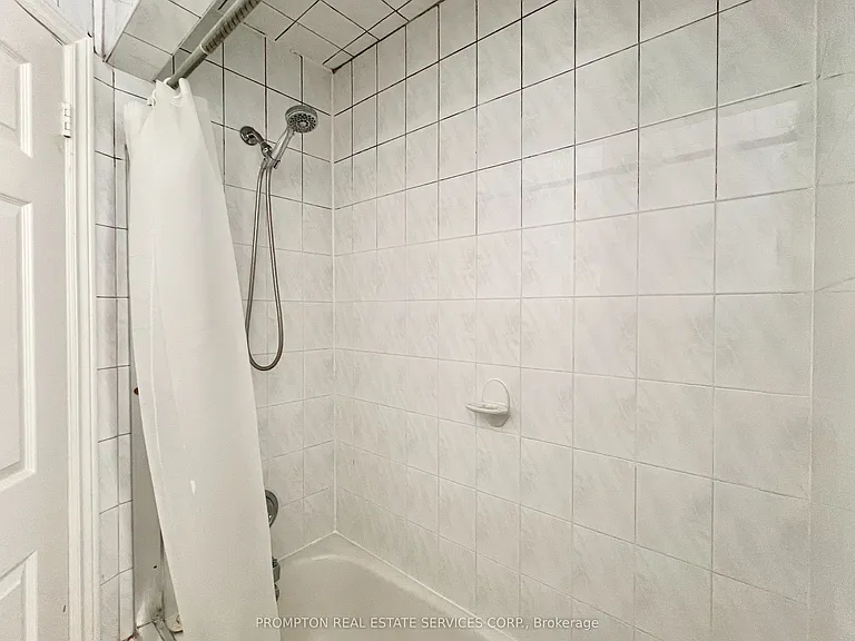 17 Winnifred Ave — Photo 37