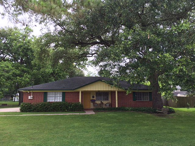 1st image of 213 Sleepy Hollow Dr