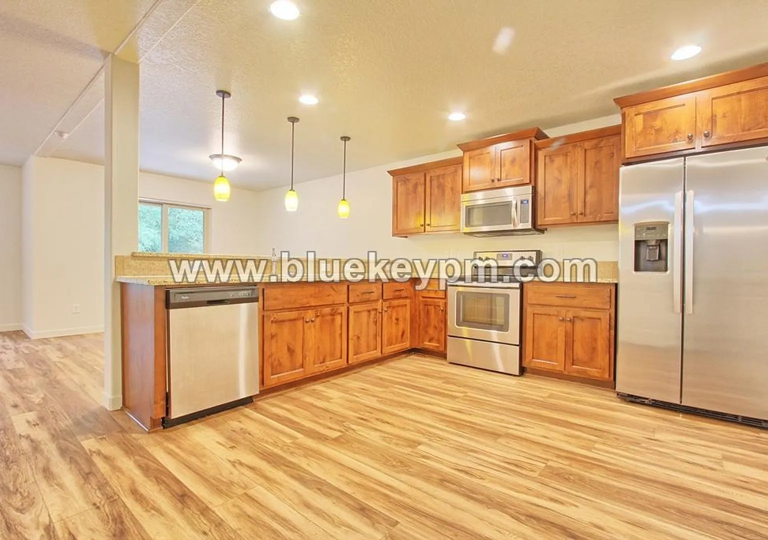 Available Now! 3 Bed, 2.5 Bath Home in Ridgefield — Photo 3