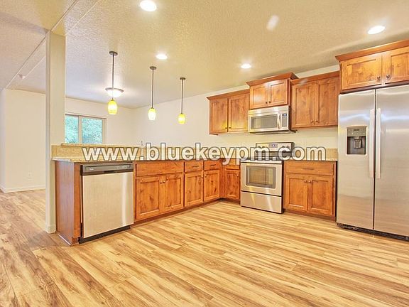 3rd image of 121 N 42nd Pl