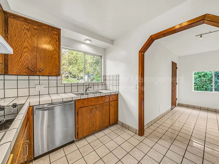 2100 David Ave — Photo 5