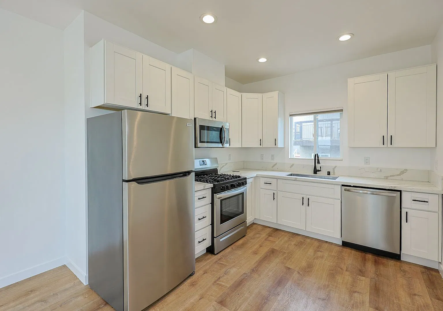 Thomson Ct. 6737-43 — Photo 4
