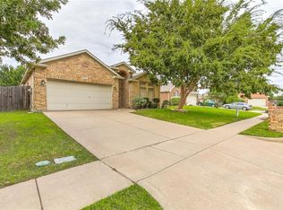 1313 Spanish Moss Dr, Burleson, TX 76028