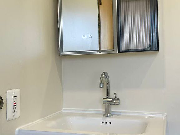 5th image of 154 Minor St #3