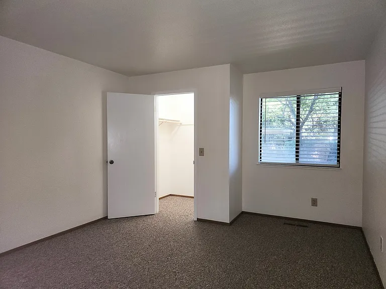 901 Russell Ave #129 — Photo 22