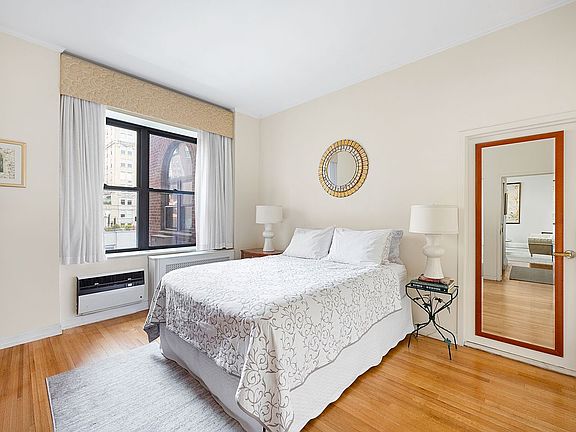 4th image of 7 Gramercy Park W #7A