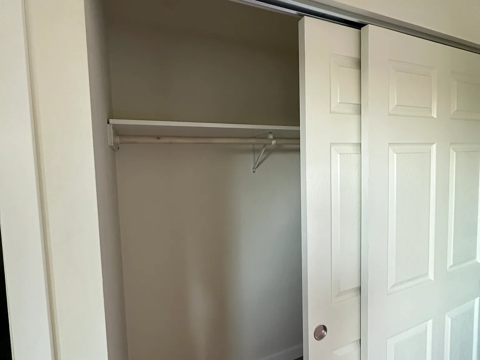 3 bed, 1200 sqft, $2,500 — Photo 4