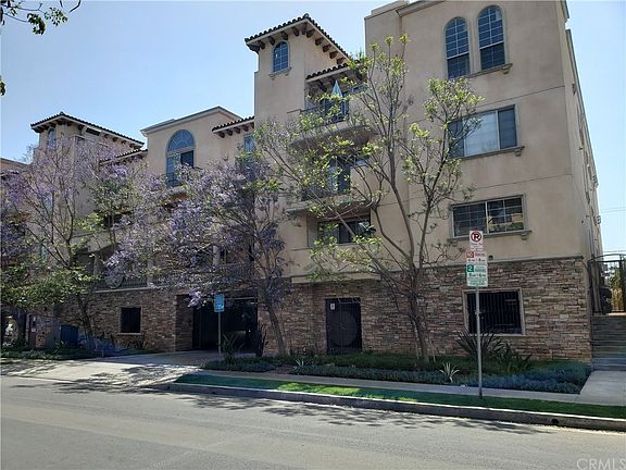 2nd image of 837 N Hudson Ave Unit 205