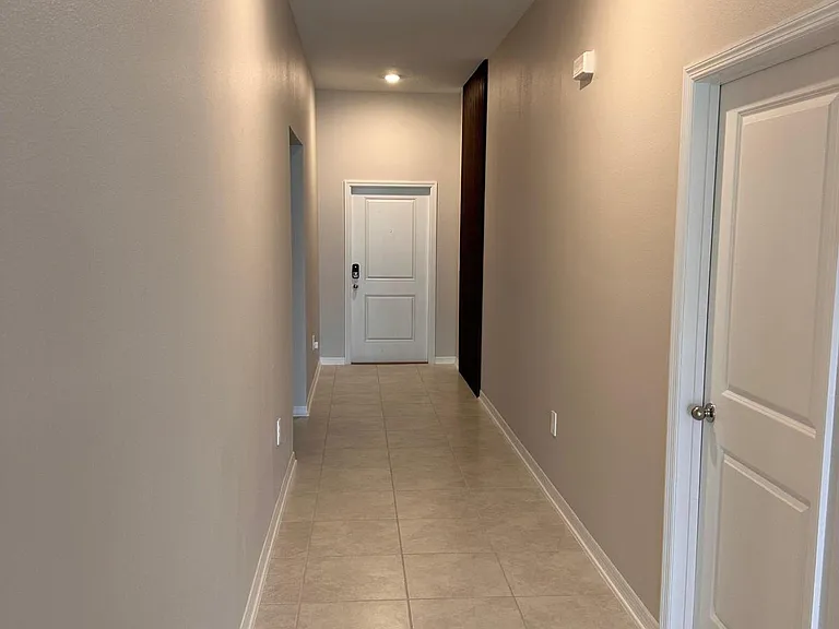 605 Sand Pine Ln — Photo 3