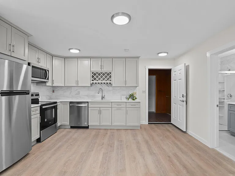 174 E Lake Blvd #R2 — Photo 3