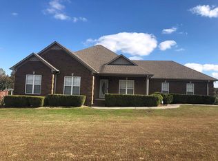 2 Weatherby Dr, Fayetteville, TN 37334