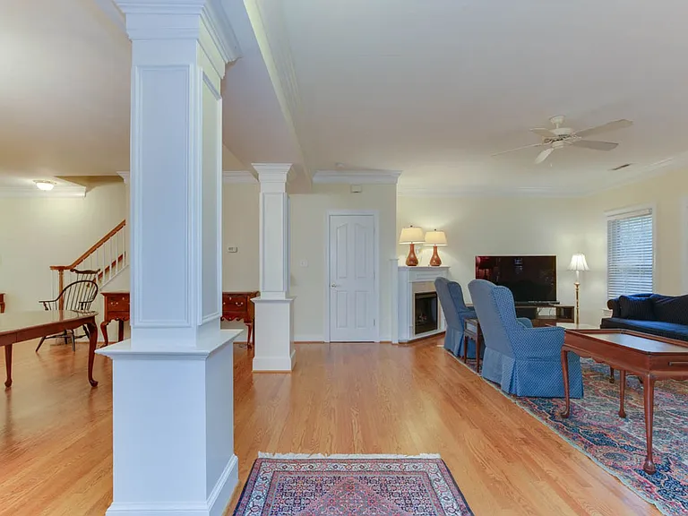 4609 Town Creek Dr — Photo 3