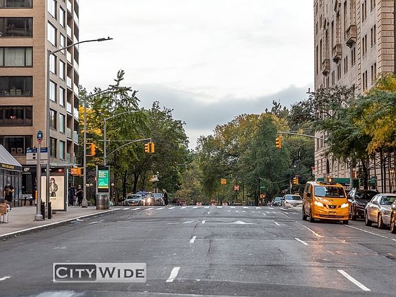 4th image of 117 W 58th St APT 2J
