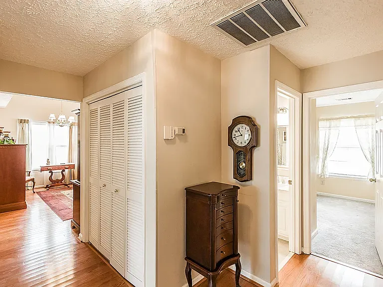 728 Jaywood Dr — Photo 10