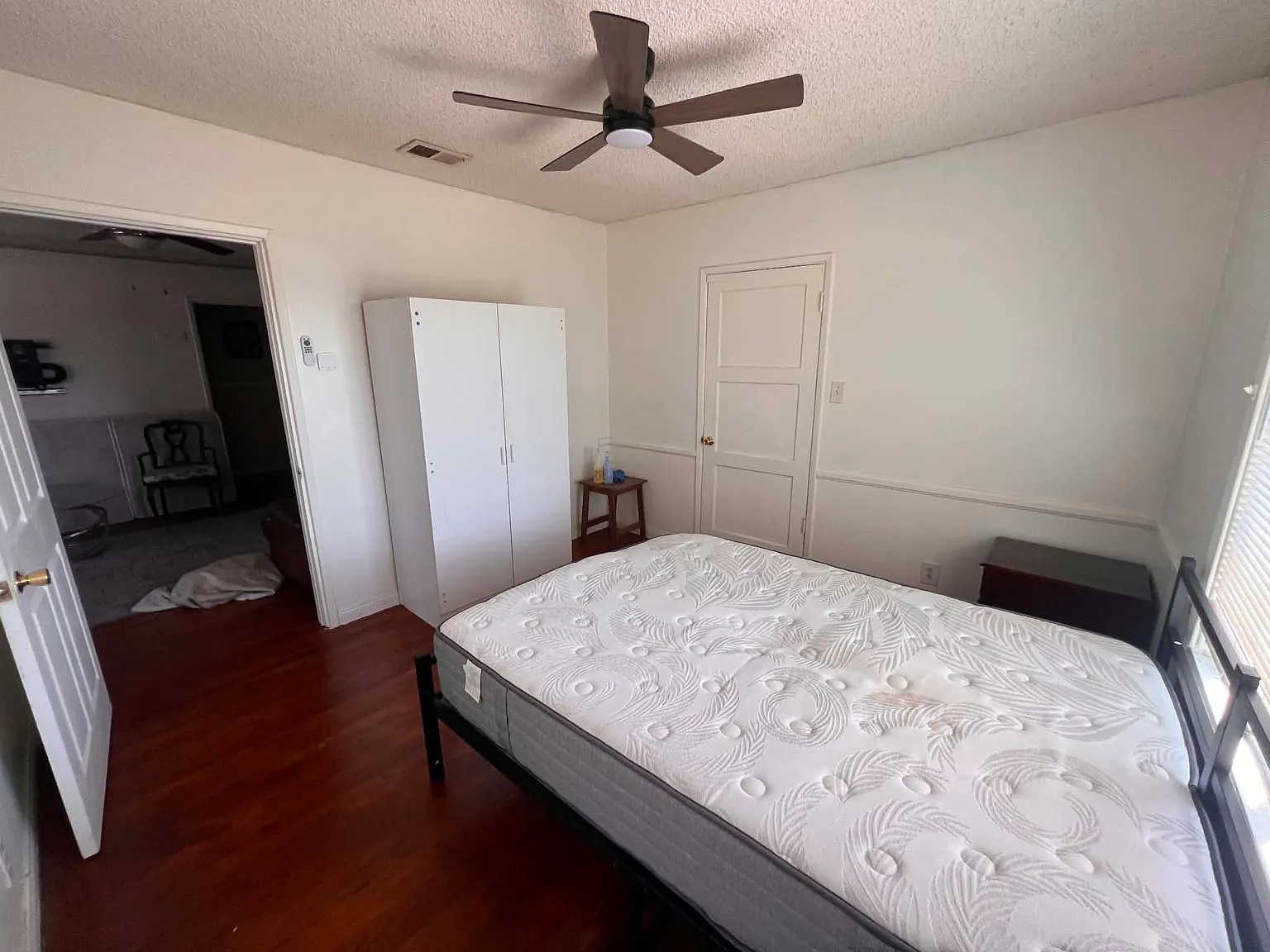 5 bed, 1501 sqft, $1,000 — Photo 3