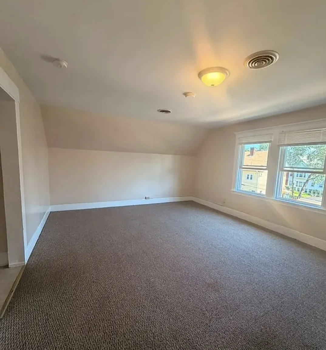 3 bed, 900 sqft, $1,495 — Photo 3