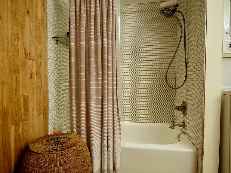 429 N 13th St #5E — Photo 9