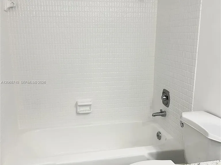 4400 Hillcrest Dr #408B — Photo 5