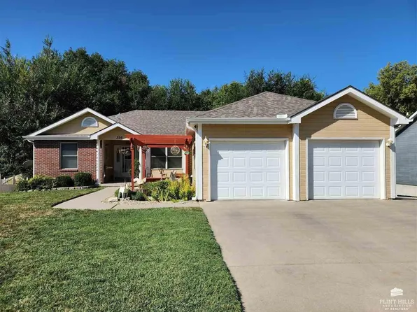 326 Navajo Rd, Junction City, KS 66441