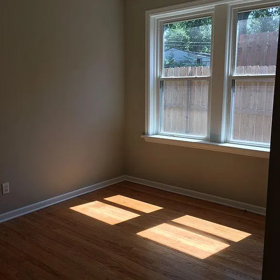 6911 Nashville Ave — Photo 11