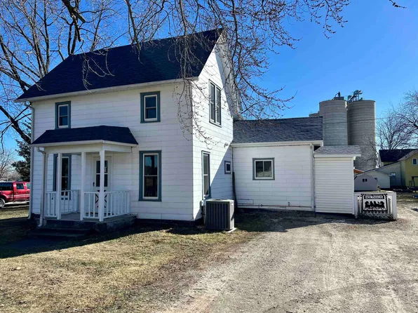254 Far East St, Winthrop, IA 50682