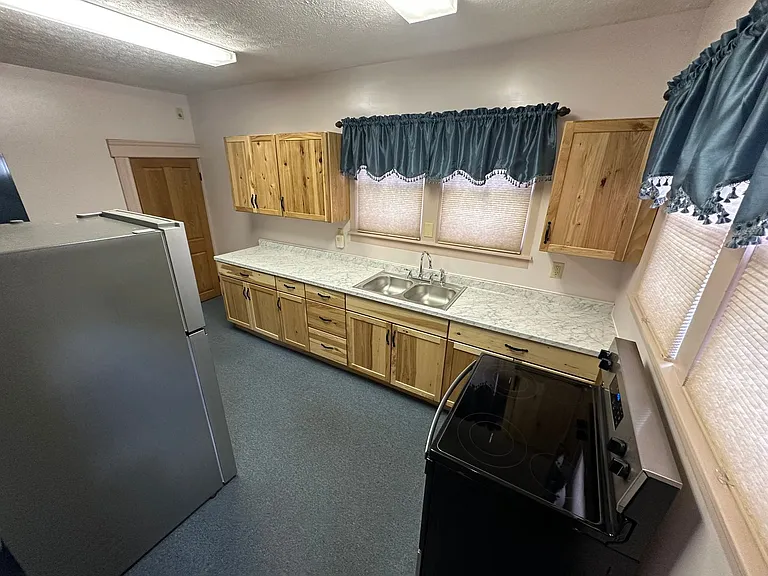 3000 Dudley Ave — Photo 3