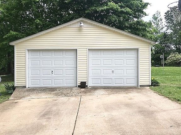 Detached double garage 