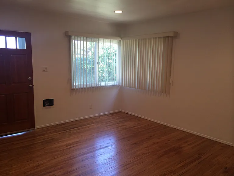 1602 N Rowell Ave — Photo 6