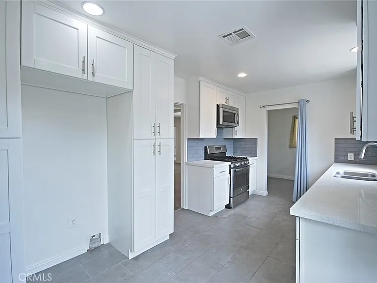 10622 Zelzah Ave — Photo 9