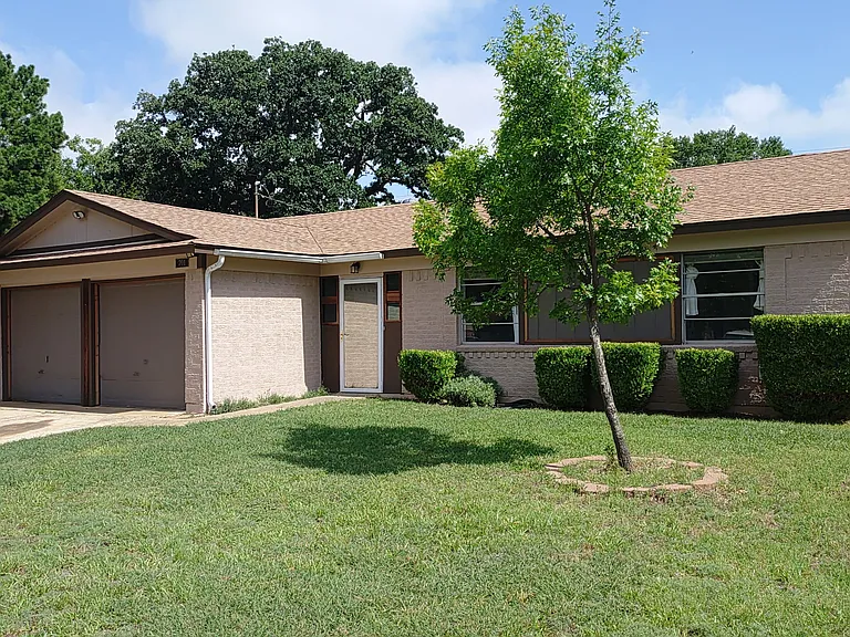 701 Idlewilde Dr — Photo 1