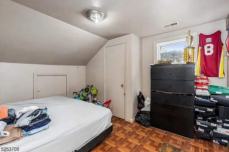 3 bed, 1000 sqft, $2,199 — Photo 4