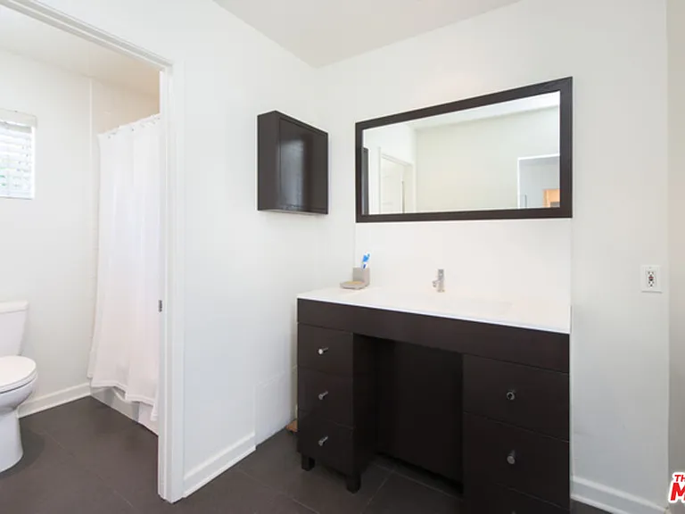 8842 Dorrington Ave — Photo 11