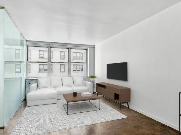 209 East 56th Street image 2 of 34