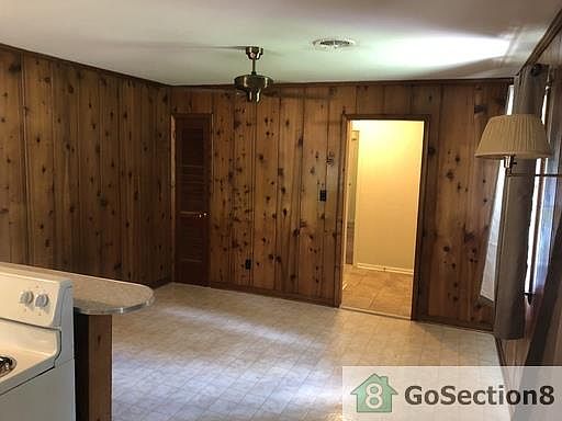 3rd image of 1831 Gillespie Dr
