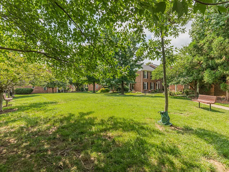 2526 S Arlington Mill Dr — Photo 25