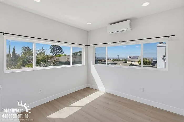 3 bed, 3.0 bath, 2102 sqft, $5,900 — Photo 4