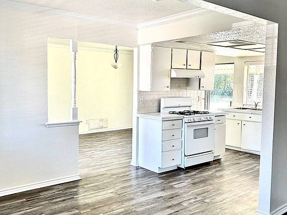 3rd image of 834 Quebec Dr