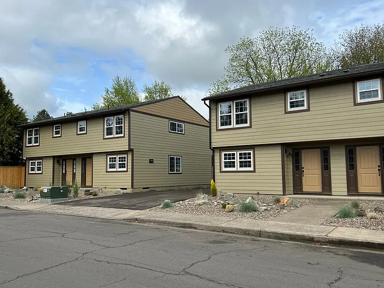 2549 NW Fairlawn St — Photo 23