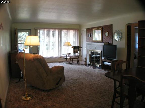 4th image of 8821 SE 40th Ave