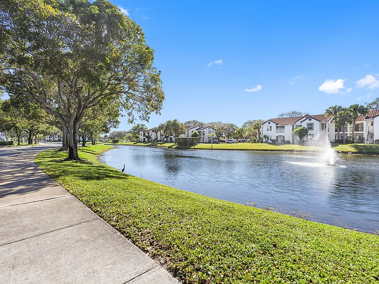 Avana Palm Beach Gardens — Photo 19